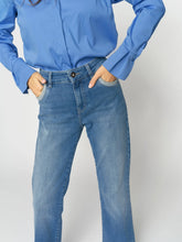 Load image into Gallery viewer, Cecilia Perla Jeans | Mid Blue
