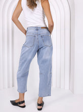 Load image into Gallery viewer, Toni Barrel Jeans | Light Blue
