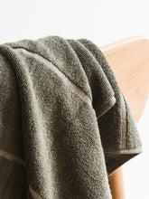 Load image into Gallery viewer, Pia Cotton Bath Towel | Ivy/Multi